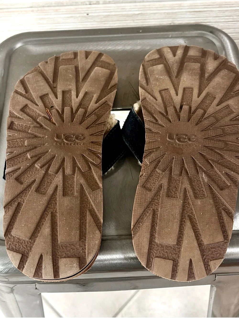 UGG Kids Black Suede Sheepskin-Lined Flip Flops